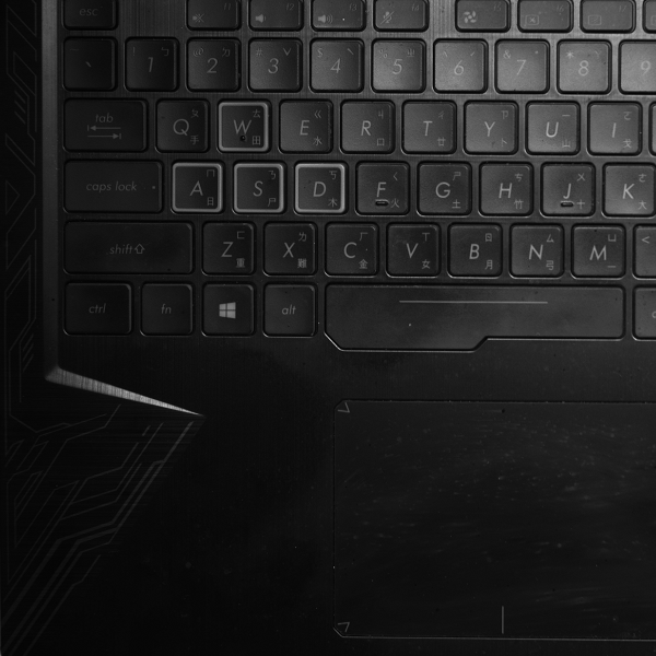 筆電鍵盤字元辨識及音源孔定位